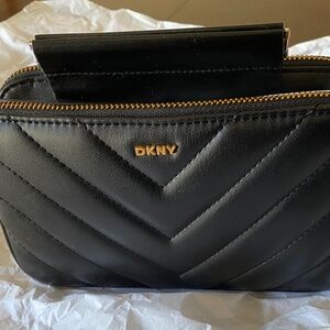 BRAND NEW DKNY Veronica MD Shoulder purse